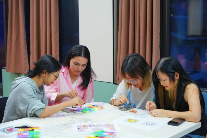 国际英语角 | 拼豆会友，乐学口语